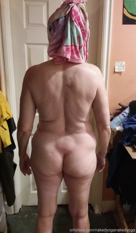 Photo nue de fuite OnlyFans de Nakedyoganakedyoga