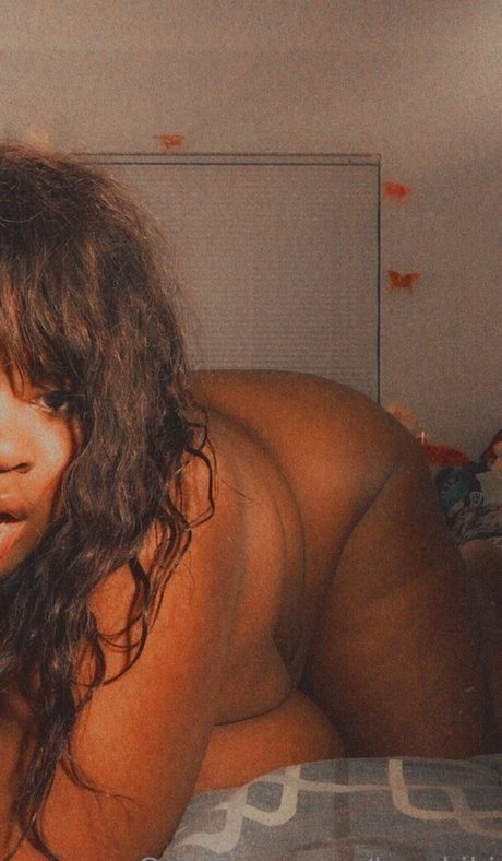 Photo nue de fuite OnlyFans de Luvvkiki