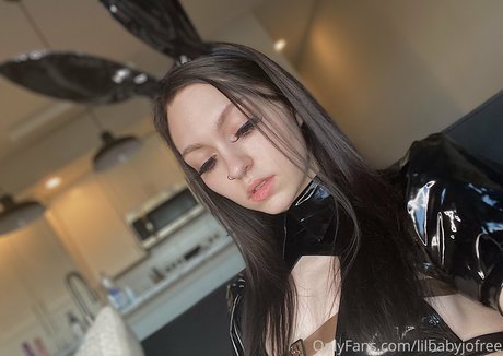 Photo nue de fuite OnlyFans de Lilbabyjofree