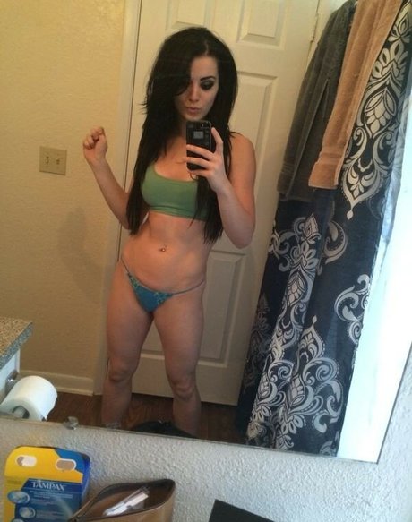 Photo nue de fuite OnlyFans de Saraya