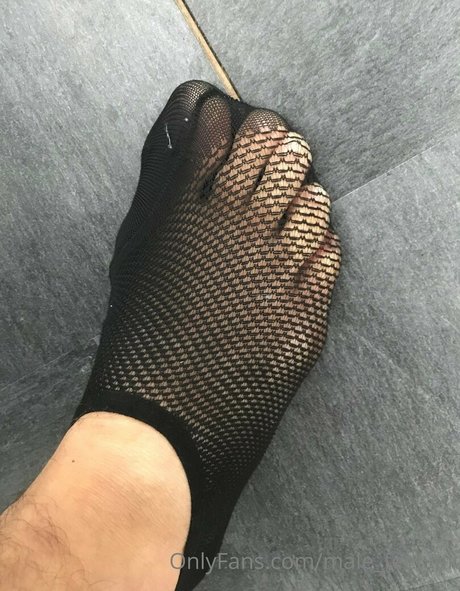 Male_feet_uk