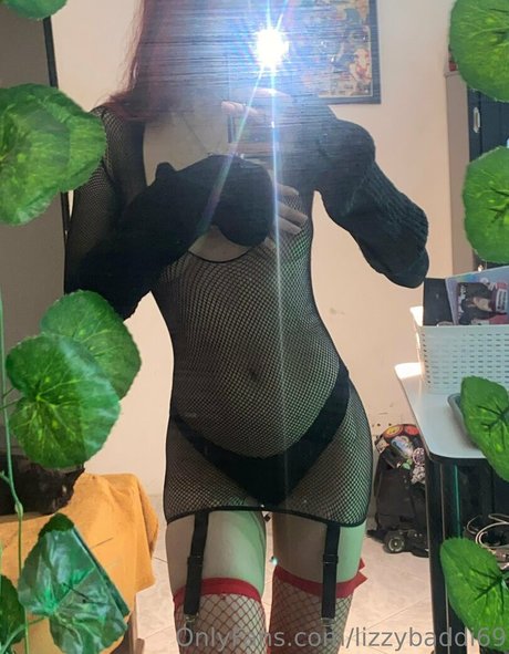 Photo nue de fuite OnlyFans de Lizzybaddi69