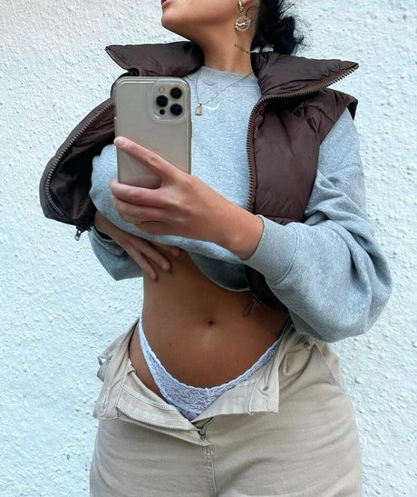 Photo nue de fuite OnlyFans de Julia Scott