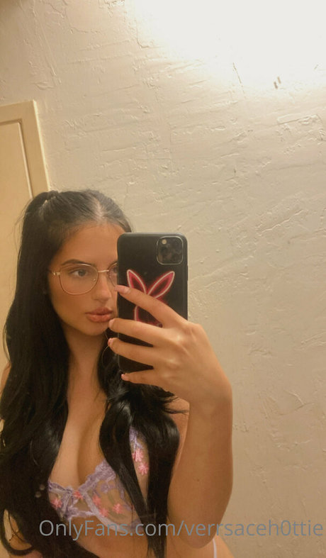 Photo nue de fuite OnlyFans de Verrsaceh0ttie