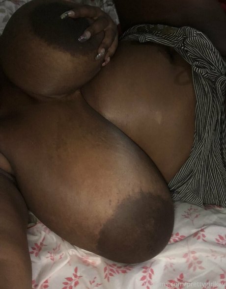 Photo nue de fuite OnlyFans de Famousstarkmarie