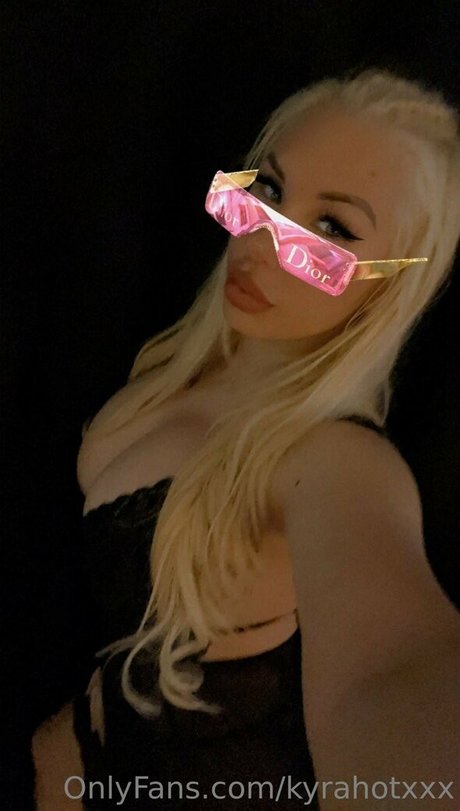 Kyra Hot