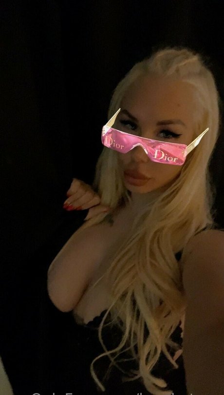 Kyra Hot