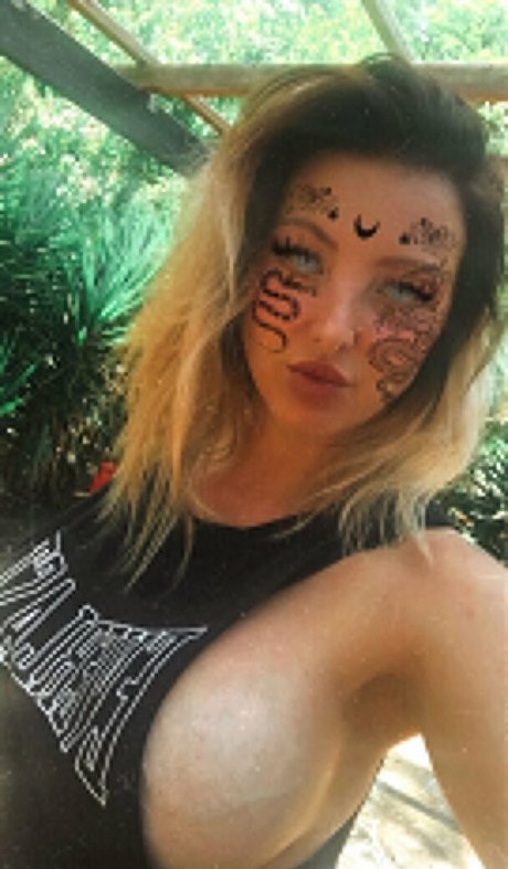 Photo nue de fuite OnlyFans de Annie Anarchy