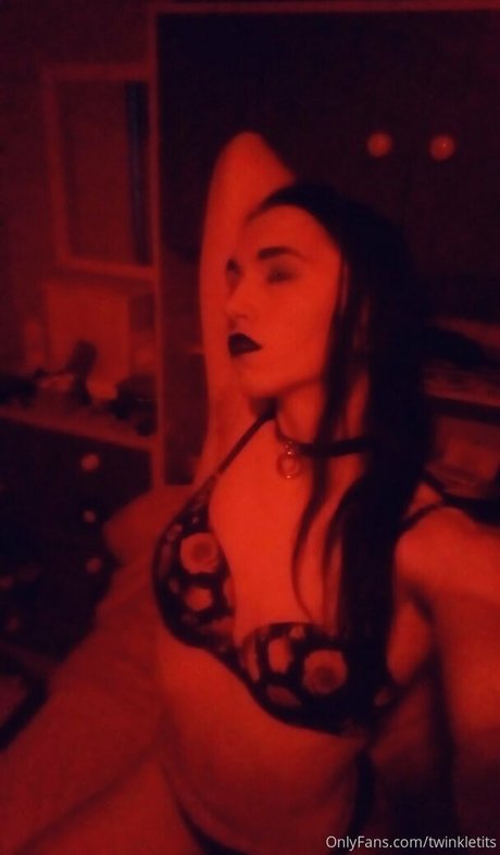 Photo nue de fuite OnlyFans de Twinkletits