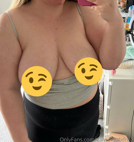 Photo nue de fuite OnlyFans de Galwaygalxfree