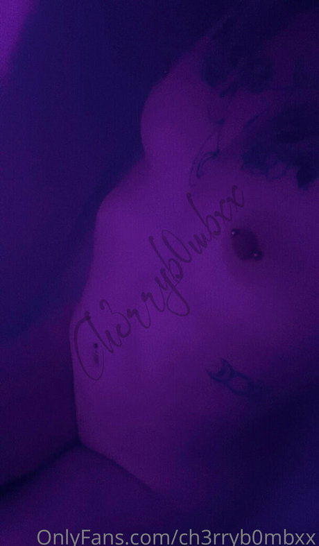 Photo nue de fuite OnlyFans de Ch3rryb0mbxx