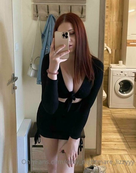 Photo nue de fuite OnlyFans de Sexynightmarelizzyyy