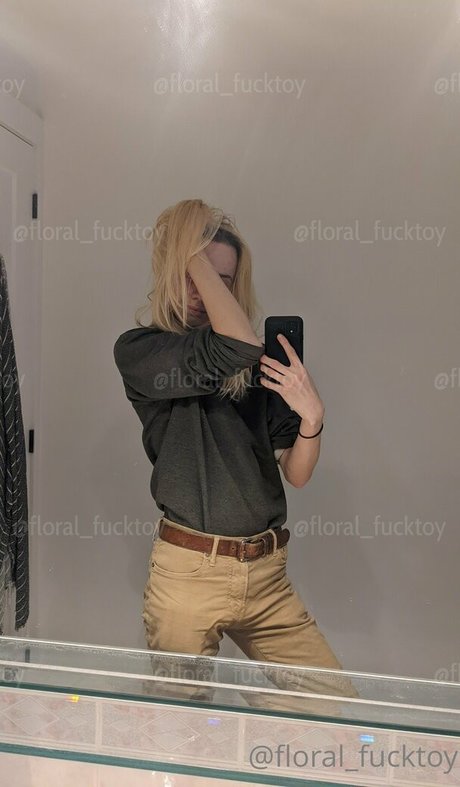 Photo nue de fuite OnlyFans de Floralfucktoy