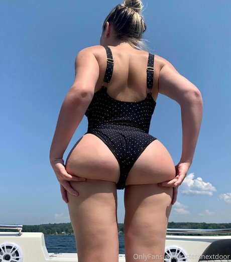 Sistersnextdoor