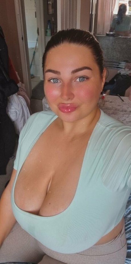 Photo nue de fuite OnlyFans de Curvylucina