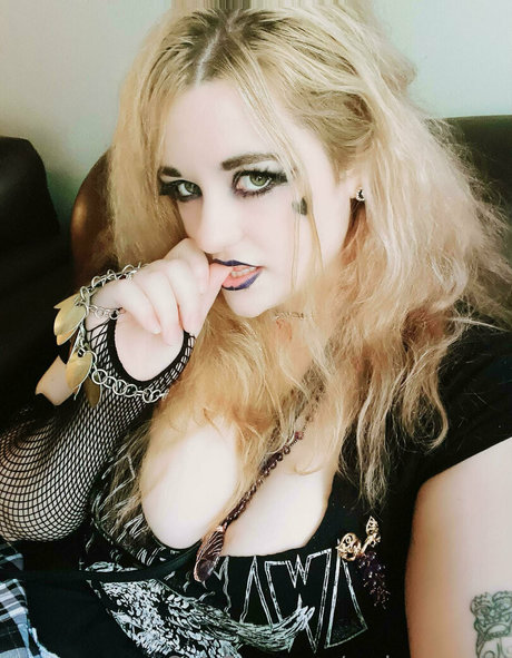 Photo nue de fuite OnlyFans de Embergemini