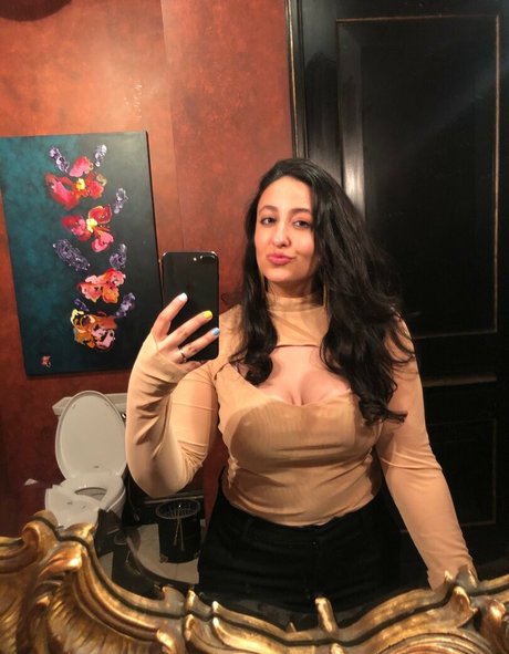 Photo nue de fuite OnlyFans de Nicole Enayati