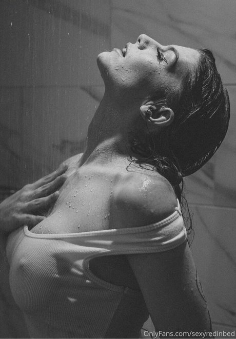 Photo nue de fuite OnlyFans de Sexyredinbed