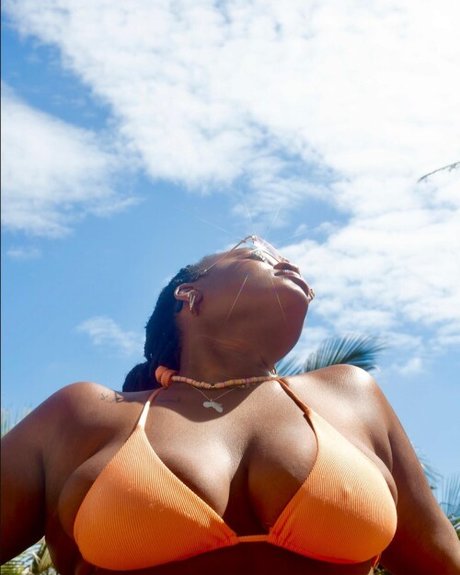 Photo nue de fuite OnlyFans de Zee Ngema