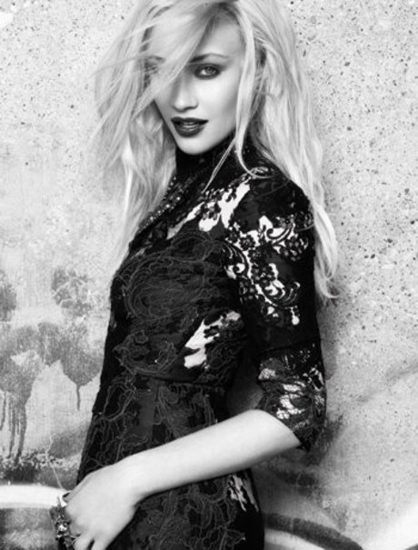 Photo nue de fuite OnlyFans de Sarah Gadon
