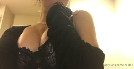Photo nue de fuite OnlyFans de Shi Doll