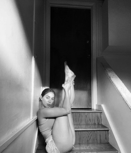 Photo nue de fuite OnlyFans de Scorpio Yoga Girl