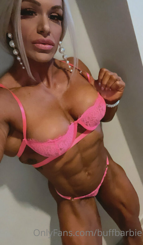 Photo nue de fuite OnlyFans de Buffbarbie