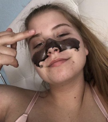 Photo nue de fuite OnlyFans de Aline Zwahlen