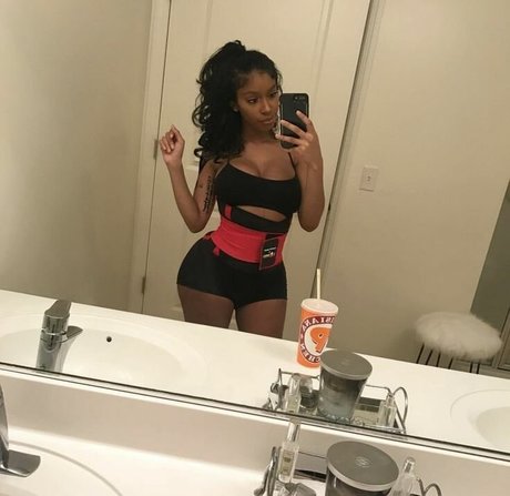 Photo nue de fuite OnlyFans de Realamarie