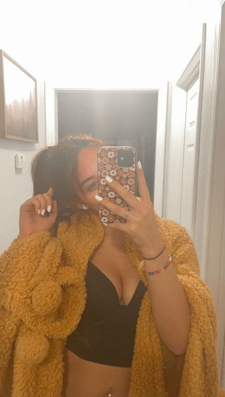 Photo nue de fuite OnlyFans de Rissaxtine