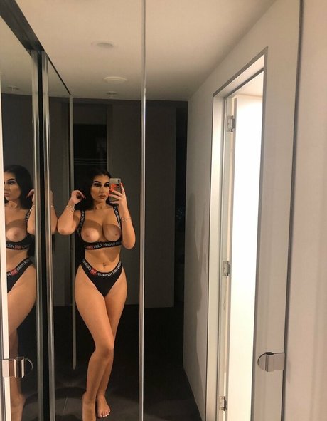 Photo nue de fuite OnlyFans de Mikaelatesta
