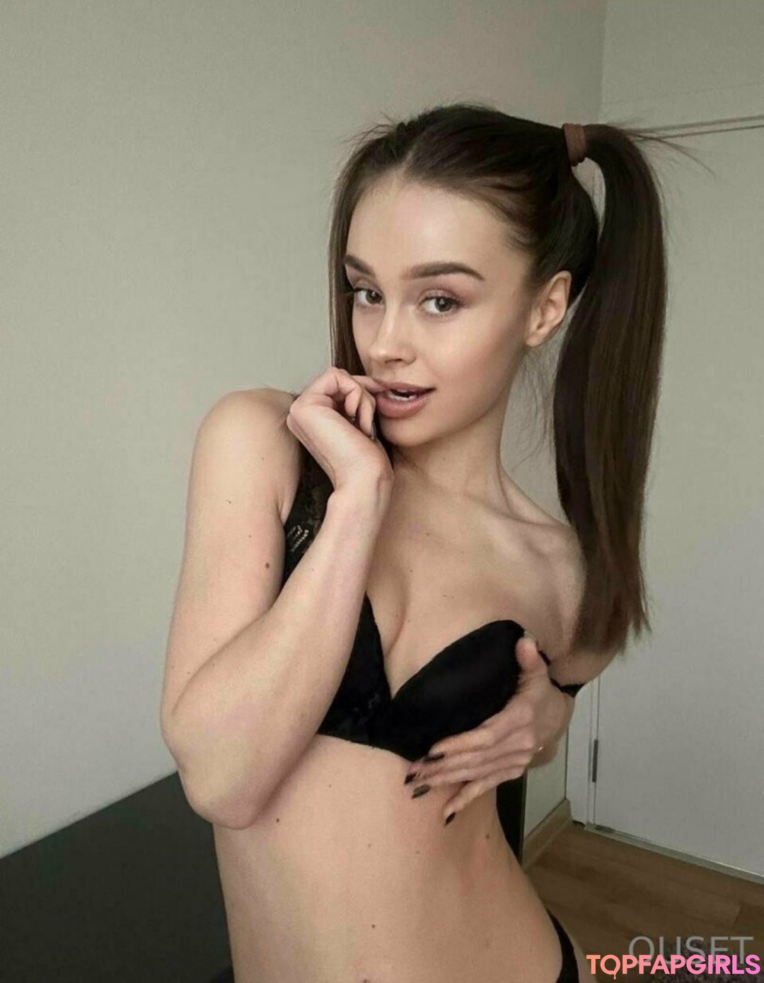 Photo nue de fuite OnlyFans de Ouset #1088
