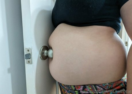 Agirlwholikestoeat