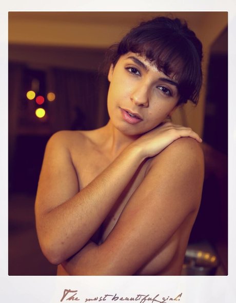 Photo nue de fuite OnlyFans de Moniqueposes
