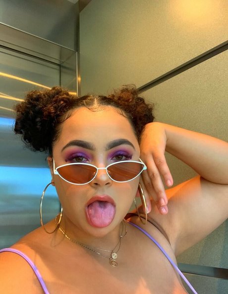 Photo nue de fuite OnlyFans de Deanelizyunes