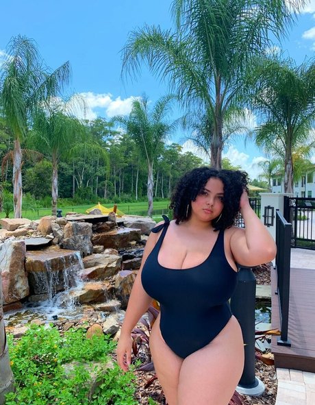 Photo nue de fuite OnlyFans de Deanelizyunes