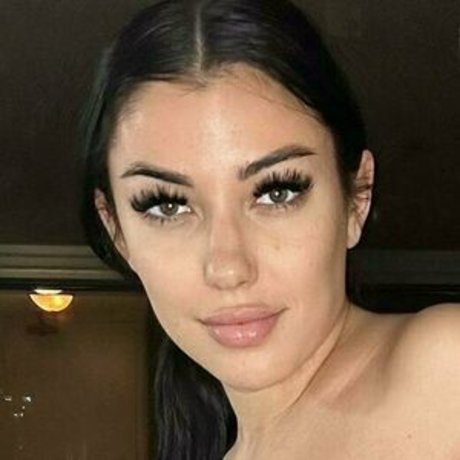 Photo nue de fuite OnlyFans de Glowupwithmeg