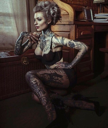 Photo nue de fuite OnlyFans de Tattoo Artists