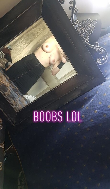 Photo nue de fuite OnlyFans de Pixie Holly