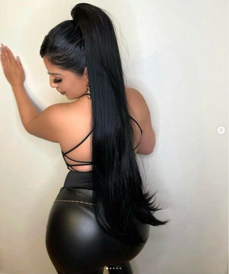 Photo nue de fuite OnlyFans de Champagne Chronicles