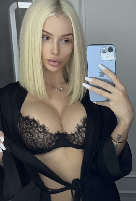 Photo nue de fuite OnlyFans de Liza Vdovina