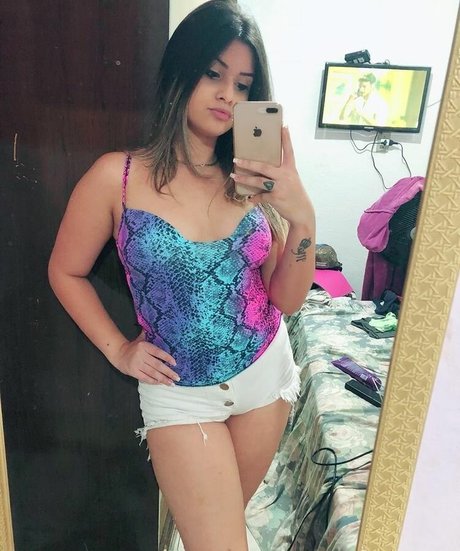 Photo nue de fuite OnlyFans de Yaaasoliveira