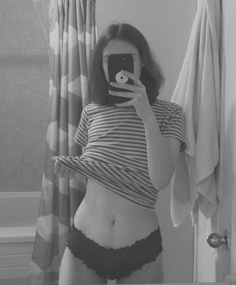 Photo nue de fuite OnlyFans de Weedcommie