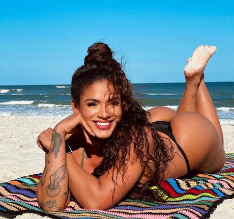 Photo nue de fuite OnlyFans de Dhullyana Dutra