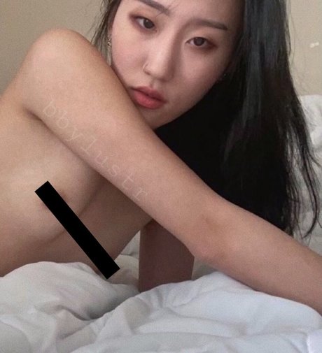 Photo nue de fuite OnlyFans de Lustrbby