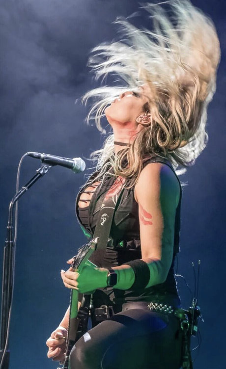 Photo nue de fuite OnlyFans de Womenmetal