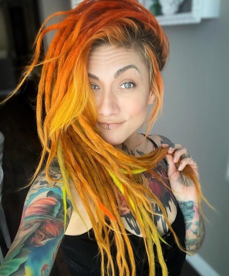 Photo nue de fuite OnlyFans de Womenmetal