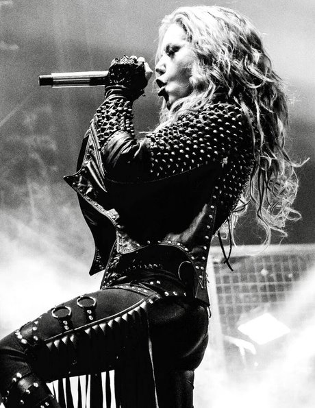 Photo nue de fuite OnlyFans de Womenmetal