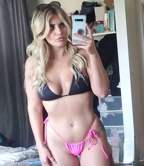Photo nue de fuite OnlyFans de Bad Barbie Jenny