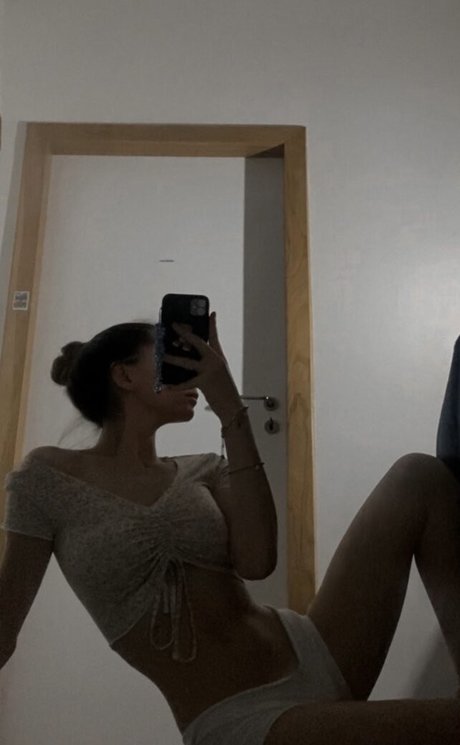 Photo nue de fuite OnlyFans de Lalumi